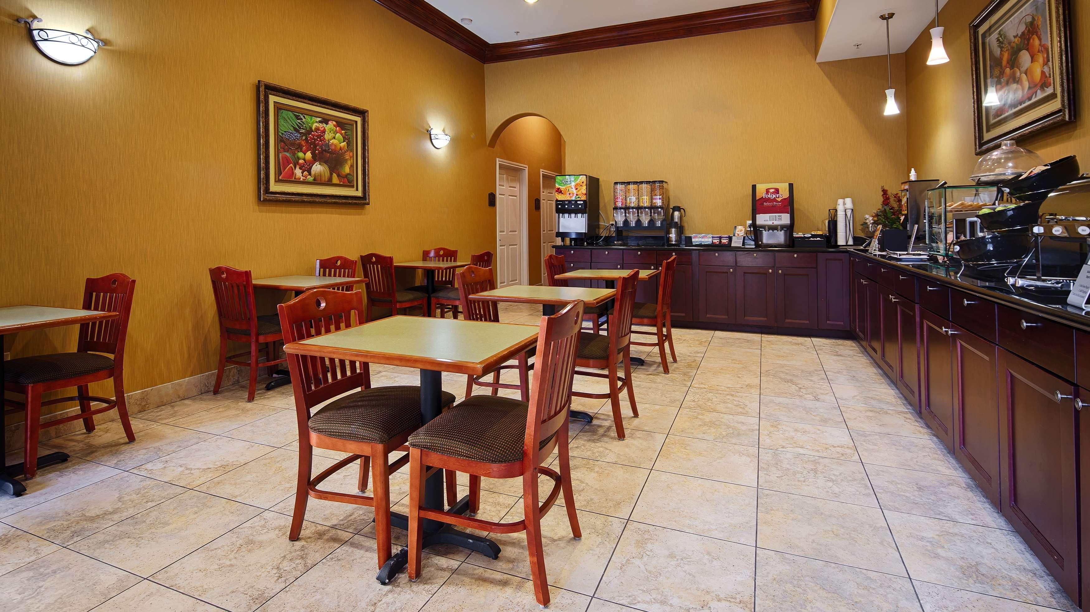 Best Western Plus New Caney Inn & Suites Ngoại thất bức ảnh